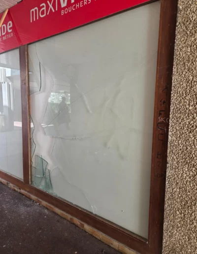 mise en sécurité et remplacement de vitrage d'un magasin à Caen - SEA Catherine