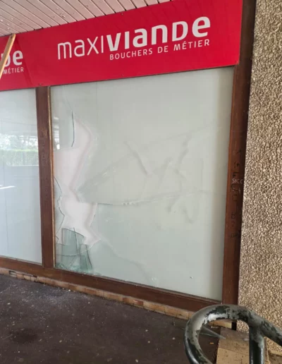 mise en sécurité et remplacement de vitrage d'un magasin à Caen - SEA Catherine